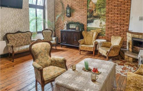 Χώρος καθιστικού στο Nice Home In Raciaski Mlyn