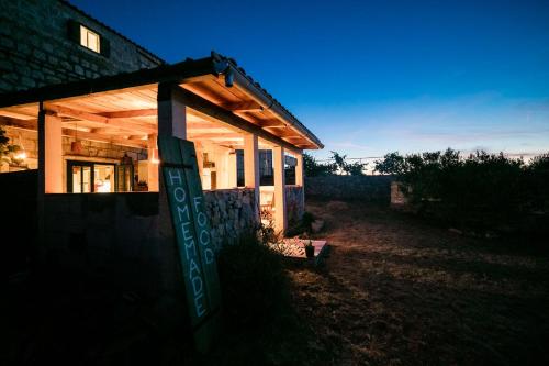 Fotografie z fotogalerie ubytování Secluded holiday house Okljucna, Vis - 15283 v destinaci Komiža