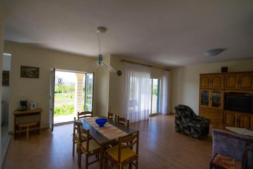 Apartments with parking space Trogir - 15316