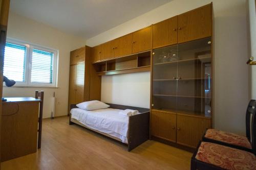 Apartments with parking space Trogir - 15316