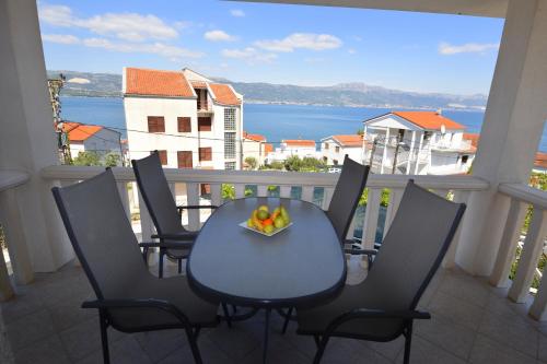 Apartments by the sea Slatine, Ciovo - 15311