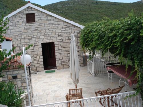 Seaside family friendly house with a swimming pool Cove Pribinja, Hvar - 15324