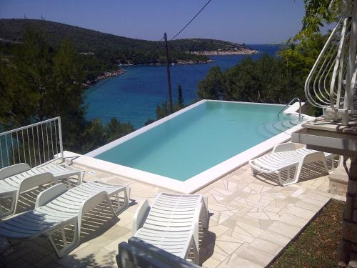 Seaside family friendly house with a swimming pool Cove Pribinja, Hvar - 15324