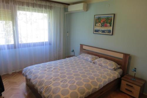 Posteľ alebo postele v izbe v ubytovaní Apartments with WiFi Rijeka - 15333