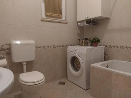 Apartments with parking space Trogir - 15349