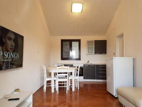 Apartments with WiFi Palit, Rab - 15365