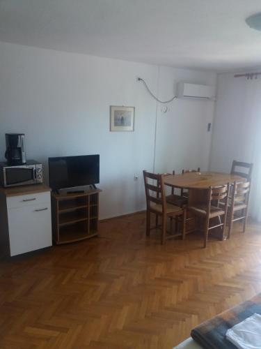 Apartments with a parking space Novi Vinodolski - 15412