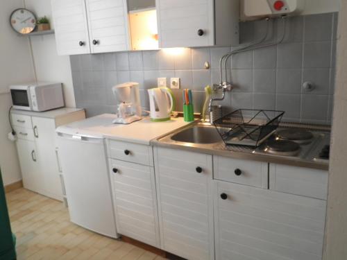 Apartments with parking space Supetarska Draga - Donja - Rab - 15423