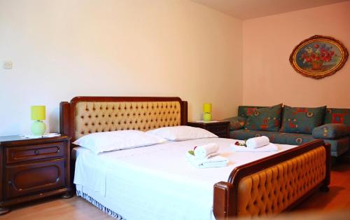 En eller flere senge i et værelse på Apartments Tonka