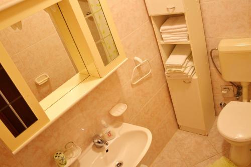 Et badeværelse på Apartments Tonka