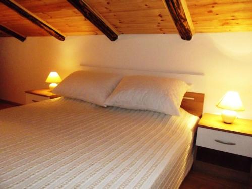 Apartments by the sea Supetarska Draga - Gornja, Rab - 15453