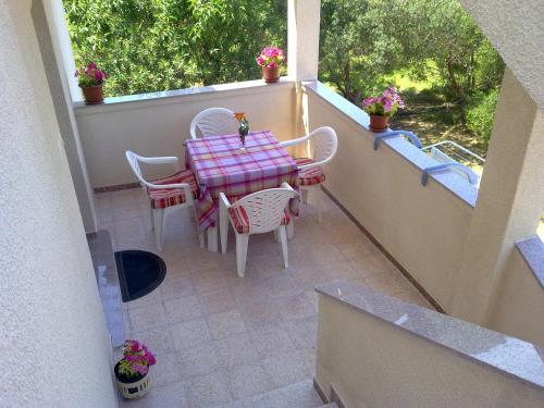 Apartments with parking space Banjol, Rab - 15463