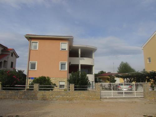 Fotografia z galérie ubytovania Apartments with a parking space Biograd na Moru, Biograd - 15472 v destinácii Biograd na Moru