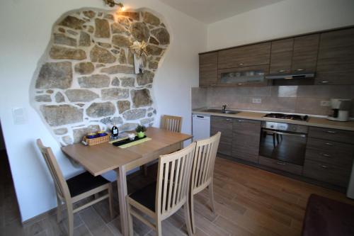Family-friendly apartments with swimming pool Kampor, Rab - 15518