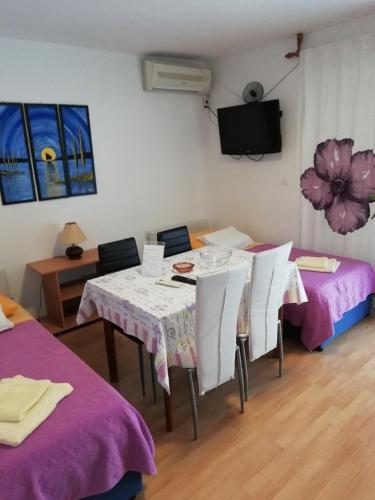 Apartments with WiFi Hvar - 15506