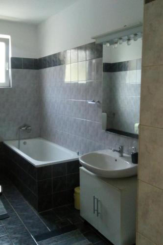 Apartments with parking space Vodice - 15544
