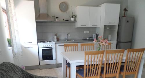 Apartments with parking space Vodice - 15544