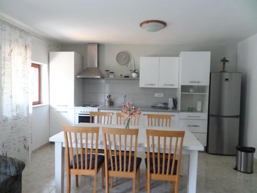 Apartments with parking space Vodice - 15544