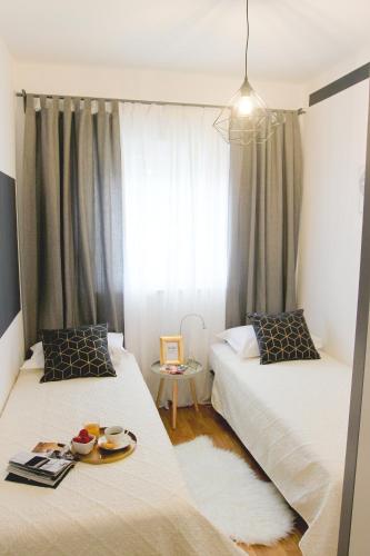 Apartments with parking space Podstrana, Split - 15539
