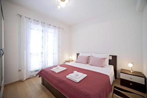 a bedroom with a bed with two towels on it at Apartments with a parking space Gornje selo, Solta - 15545 in Grohote