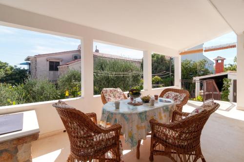 Apartments by the sea Rogoznica - 15551
