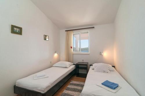 Apartments by the sea Rogoznica - 15551