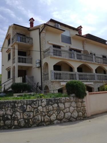 Apartments with parking space Supetarska Draga - Donja, Rab - 15602