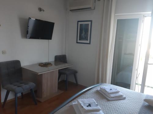 Televisyen dan/atau pusat hiburan di Apartments by the sea Gradac, Makarska - 15642