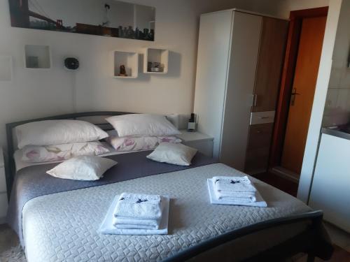 a bedroom with a bed with two towels on it at Studio Gradac 15642b in Gradac