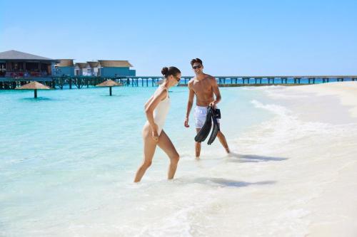Hosté ubytování Centara Ras Fushi Resort & Spa Maldives - 50 percent discount on transfers for min 4 nights stay and more, valid for reservations between 11th Feb till 22 Dec 2025