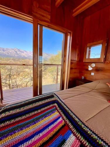 Postel nebo postele na pokoji v ubytování Mandala Tiny House, Traslasierra.