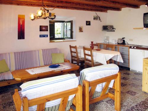 Kuchyňa alebo kuchynka v ubytovaní Holiday house with a parking space Supetarska Draga - Gornja, Rab - 15666