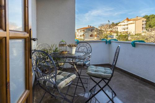 Apartments with a parking space Pula - 15678