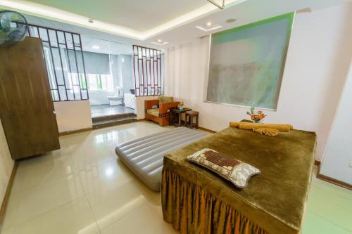 a bedroom with a bed and a couch in a room at Khách sạn INCO 515.9 in Phủ Lý