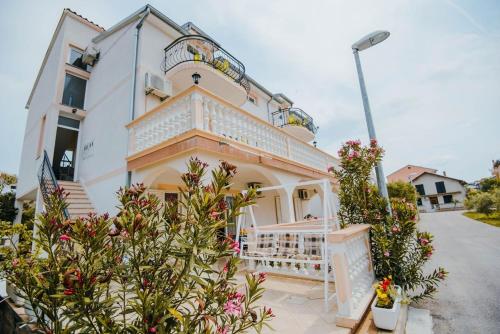 Fotografie z fotogalerie ubytování Apartments with a parking space Vodice - 15734 v destinaci Vodice
