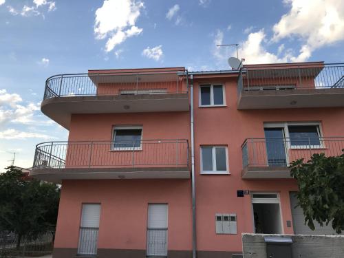 Fotografia z galérie ubytovania Apartments with a parking space Podstrana, Split - 15743 v destinácii Podstrana