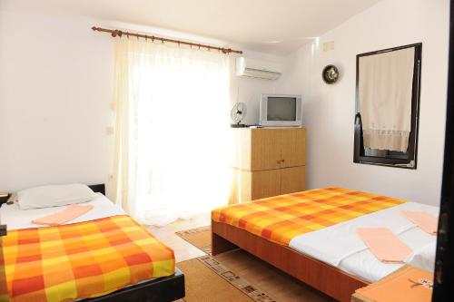 Postel nebo postele na pokoji v ubytování Apartments with parking spaces Podaca, Makarska - 15748