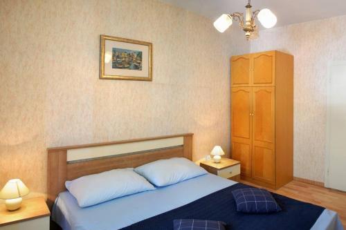 Apartments by the sea Trogir - 15752