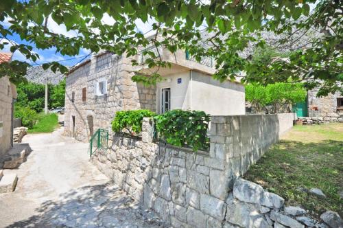 Fotografia z galérie ubytovania Apartments with a parking space Omis - 15767 v Omise