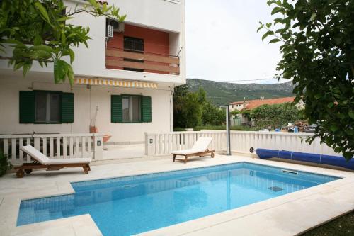 Family friendly apartments with a swimming pool Kastel Luksic, Kastela - 15773