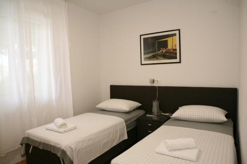 Family friendly apartments with a swimming pool Kastel Luksic, Kastela - 15773