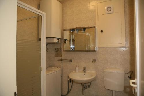 Family friendly apartments with a swimming pool Kastel Luksic, Kastela - 15773