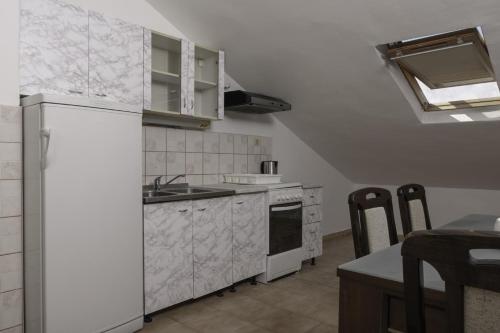 Η κουζίνα ή μικρή κουζίνα στο Apartments with a parking space Stobrec, Split - 15972