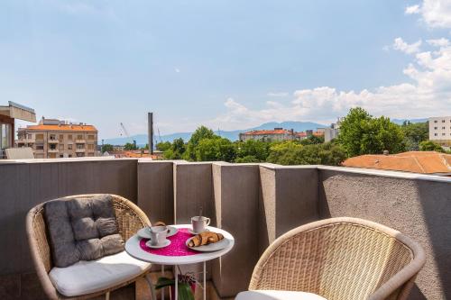 Apartments with parking space Rijeka - 16029