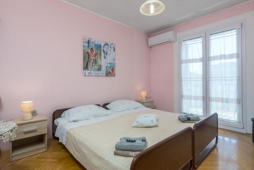 Apartments with parking space Pula - 16053