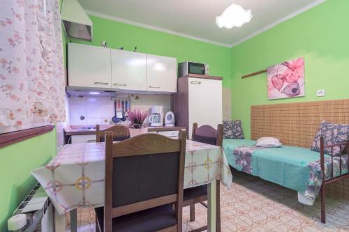 Apartments with parking space Pula - 16053