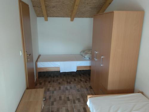 Gallery image of Secluded fisherman's cottage Cove Kozja, Hvar - 16058 in Bogomolje