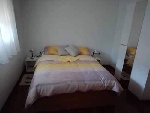 Postel nebo postele na pokoji v ubytování Apartments with a parking space Ostarski Stanovi, Plitvice - 16071