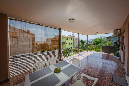 Apartments with a parking space Kastel Stari, Kastela - 16087