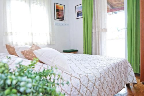 Postel nebo postele na pokoji v ubytování Seaside holiday house Sali, Dugi otok - 16128